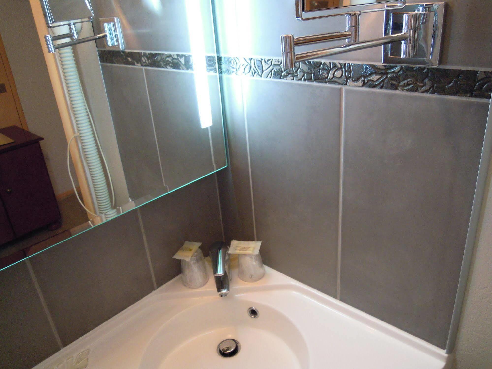 فندق Logis Bagatelle - 51530 Dizy المظهر الخارجي الصورة